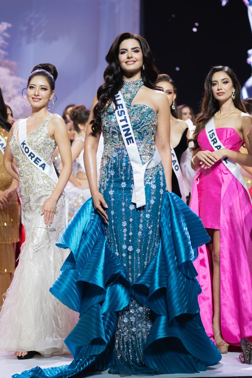 ملكة جمال فلسطين نادين أيوب خلال مشاركتها في إحدى فعاليات مسابقة ملكة جمال الكون (إنستغرام)