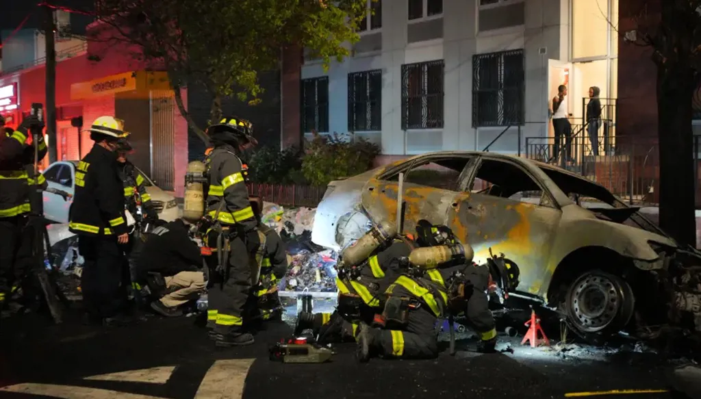 بالفيديو... 7 إصابات بانفجار سيارة في نيويورك