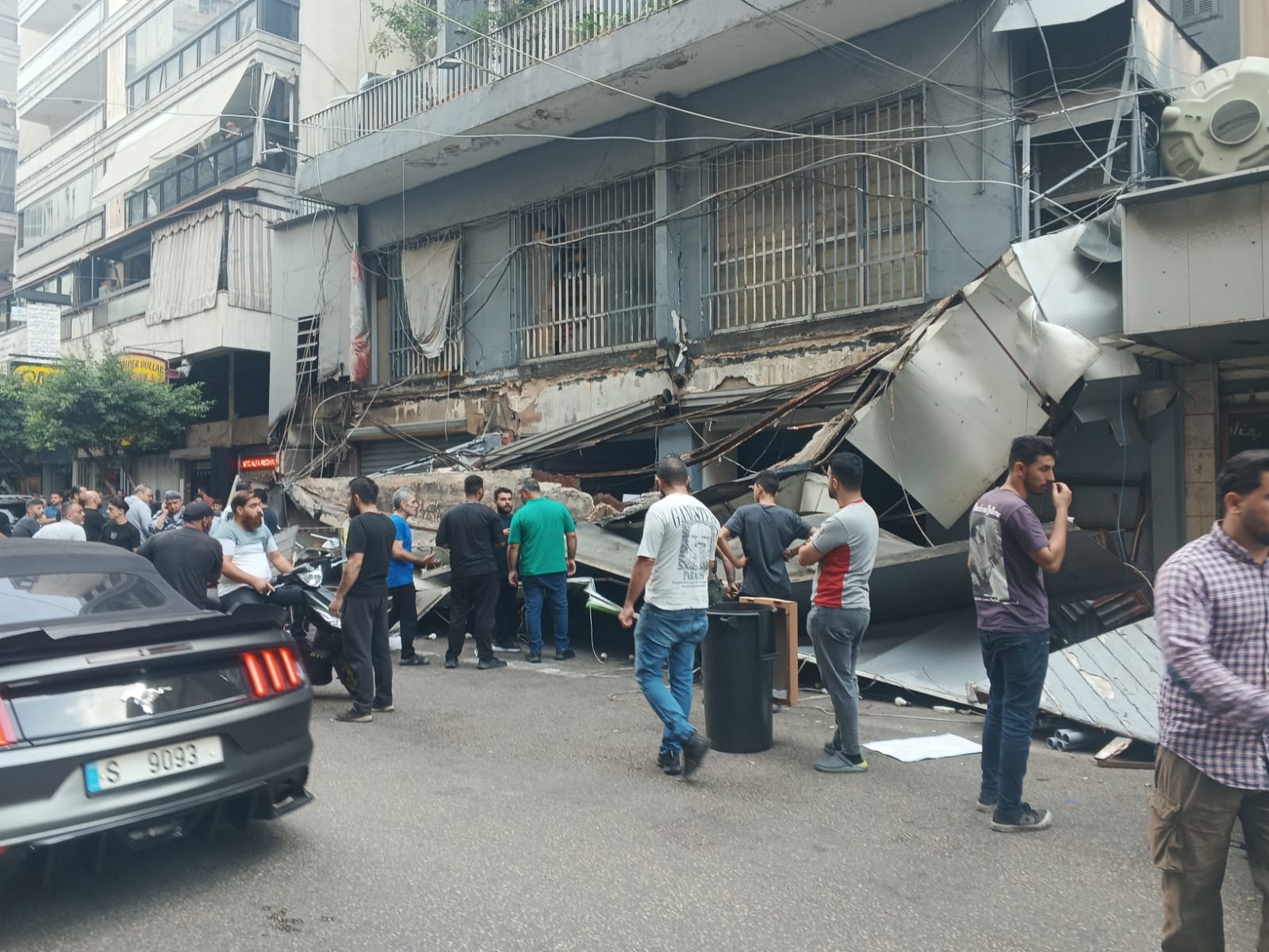 انهيار شرفة في منطقة الملا - بيروت. (النهار)