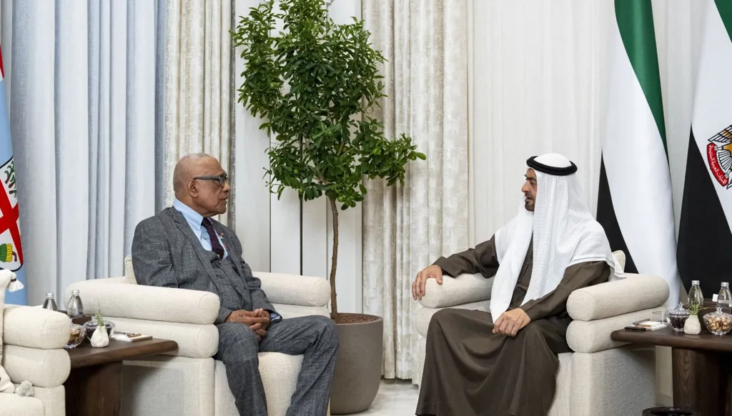 رئيس الإمارات ورئيس فيجي يبحثان تعزيز العلاقات الثنائية