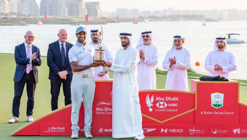 نهيان بن زايد يتوّج آرون راي ببطولة "أبوظبي إتش إس بي سي" للغولف