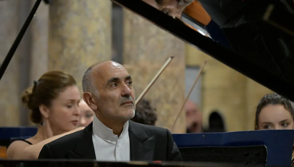 عبد الرحمن الباشا ولبنان بعلبكي والفلهارمونية يحيون السحر في بيروت