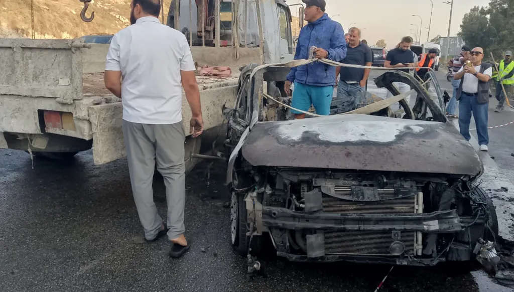 سقوط ضحية باستهداف سيارة على أوتوستراد البيسارية (صور وفيديو)