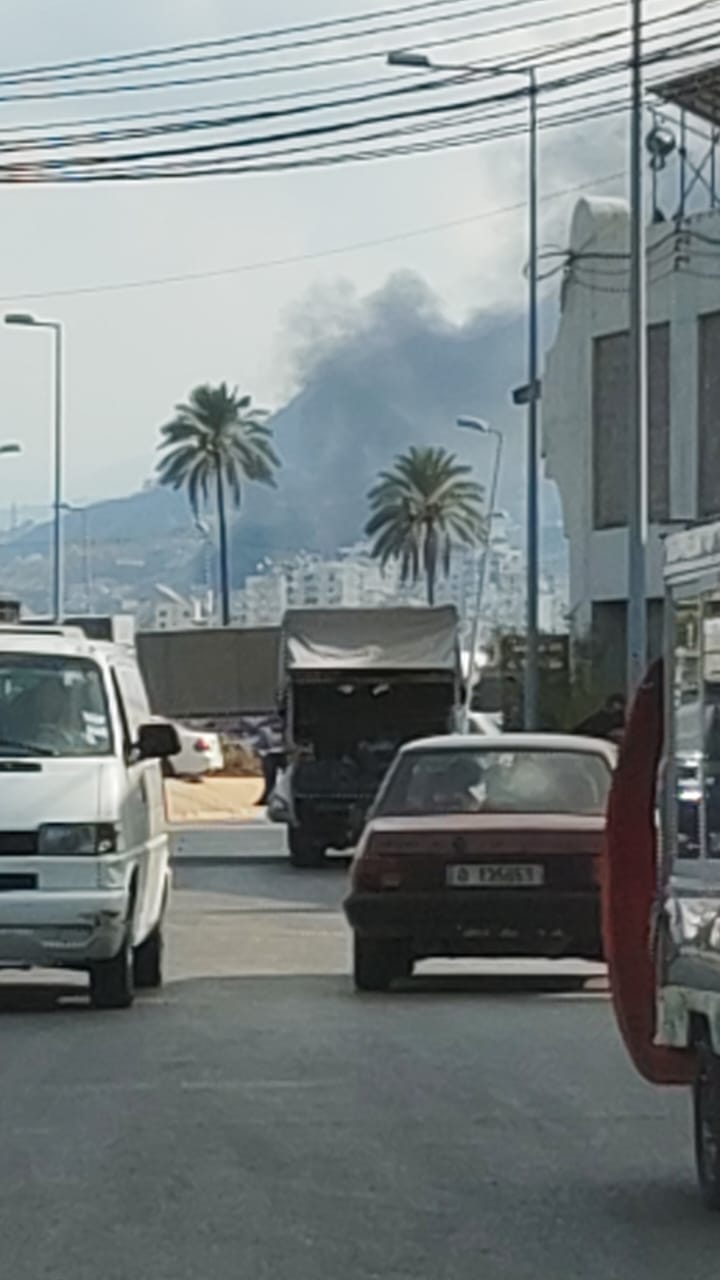  حريق كبير في معمل للبطاريات في منطقة البداوي شمالي لبنان (مراسل النهار). 