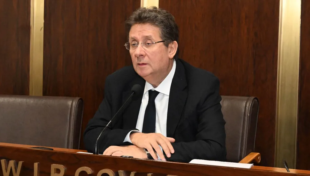 كنعان بعد لجنة المال: بانتظار قانون الفجوة ويجب عدم المس بالودائع!