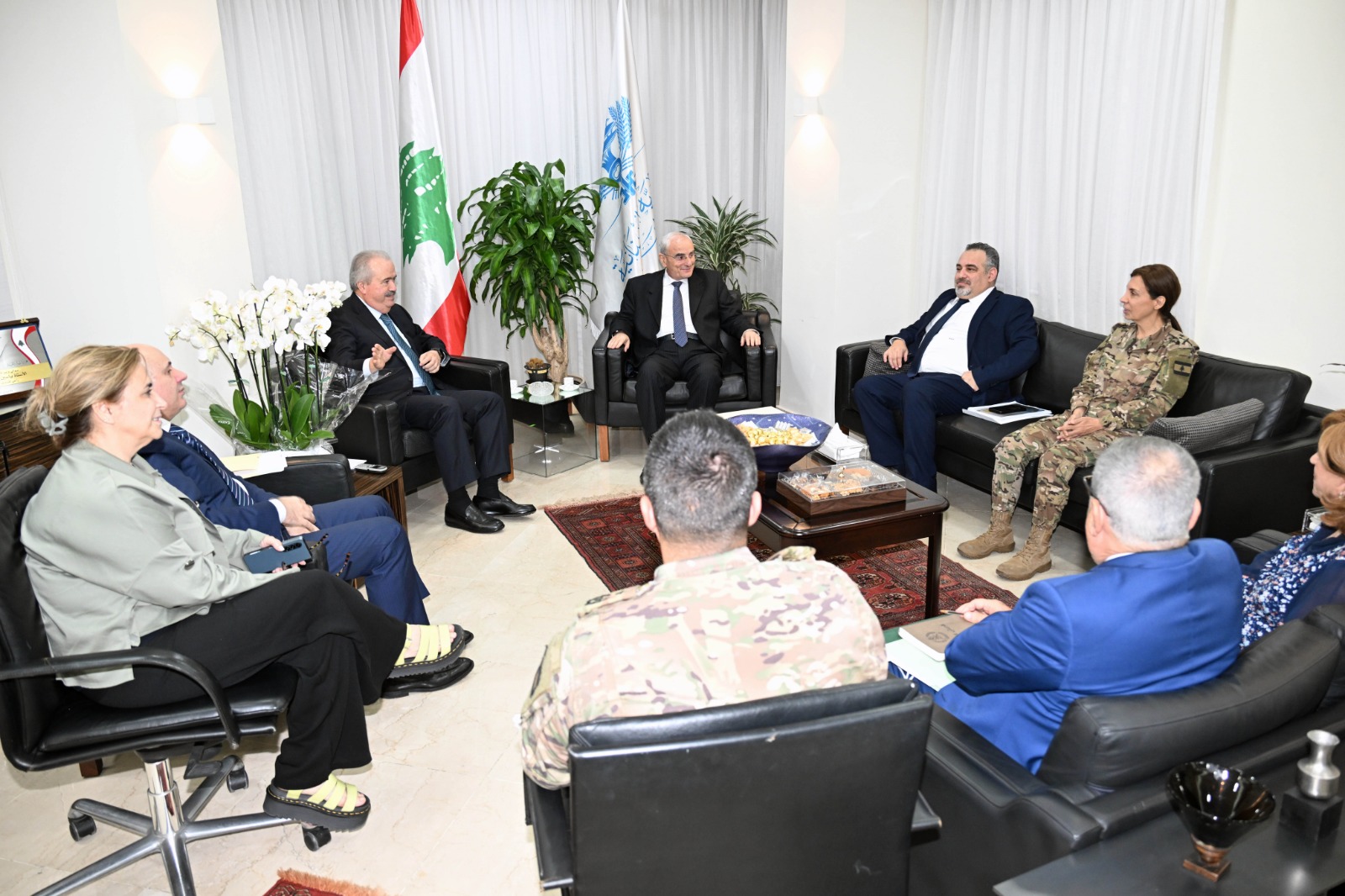 اجتماع بين وزيري المال والدفاع (المكتب الإعلامي لوزير المال).