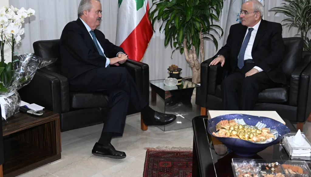 اجتماع بين وزيري المال والدفاع... المخصصات المالية لمساعدة القوى العسكرية على الطاولة