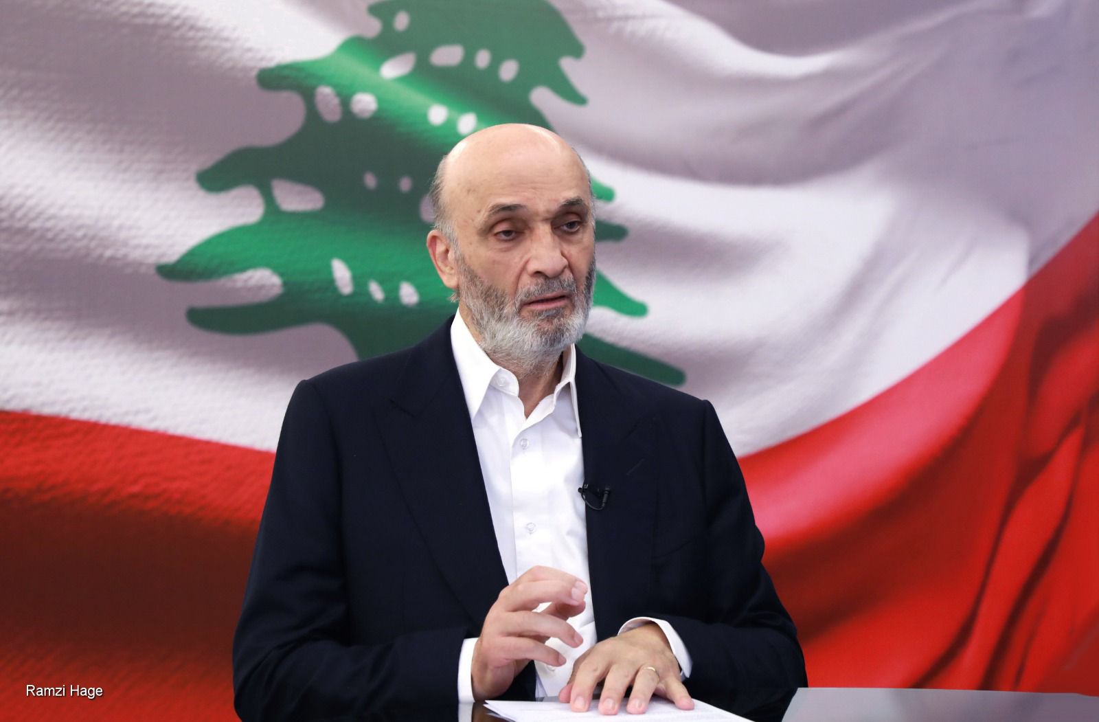 رئيس حزب القوات اللبنانيّة سمير جعجع خلال المقابلة. 