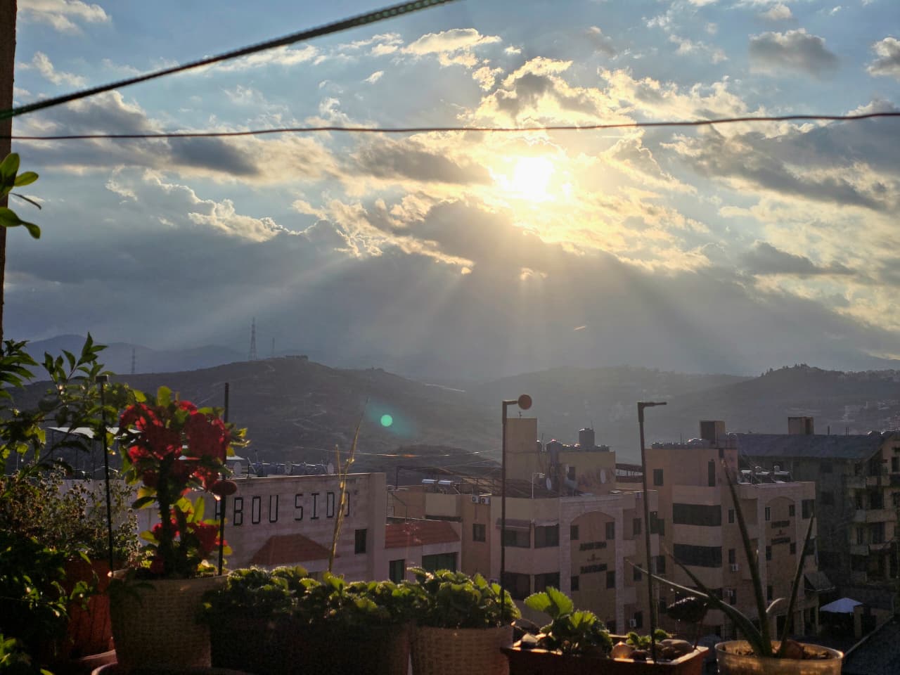 شمس مدينة صيدا هذا الصباح (بعدسة الزميل أحمد منتش)