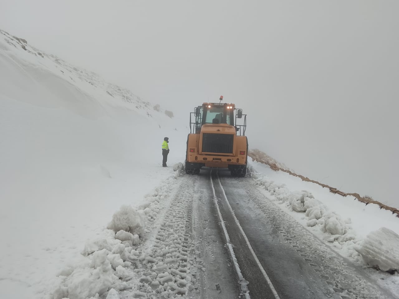 إعادة فتح الطرقات جرّاء تساقط الثلوج (النهار).