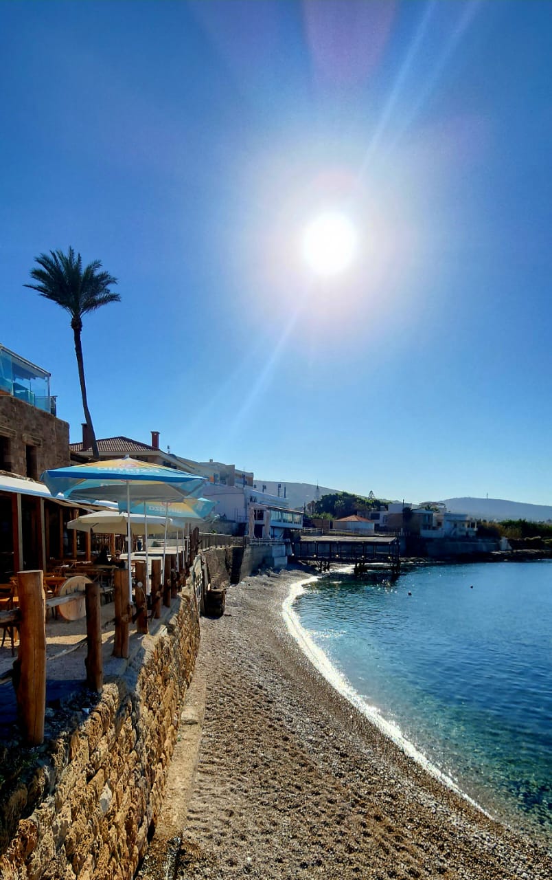 شاطئ البحصة - البترون. (ميشال حلاق)