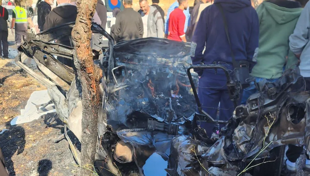 بالفيديو- استهداف سيارة في مدينة بنت جبيل وسقوط ضحية