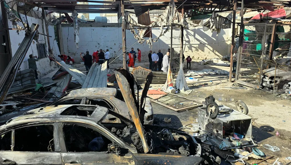 ما علاقة الغارة على عين الحلوة بالهجمات المتصاعدة في الجنوب؟