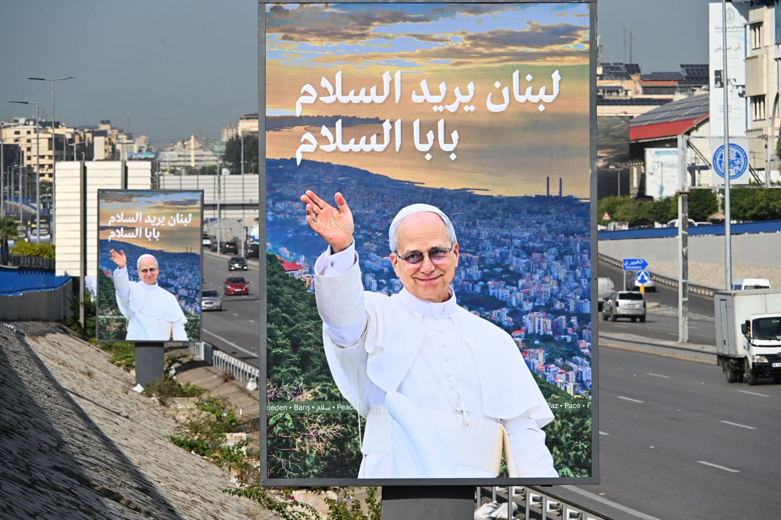 التحضيرات على طريق مطار بيروت لزيارة البابا لاوون (حسام شبارو)