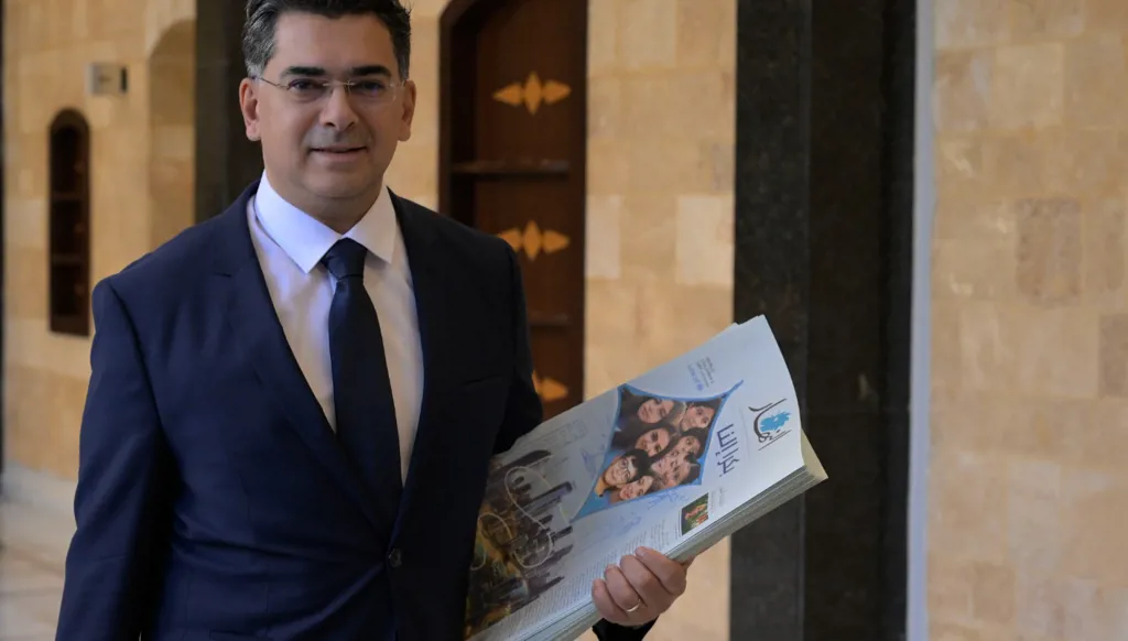 وزير الإعلام بول مرقص حضر إلى مجلس الوزراء حاملاً  العدد الخاص الذي أطلقته "النهار" واليونيسف لمناسبة يوم الطفل العالمي (صور - فيديو)