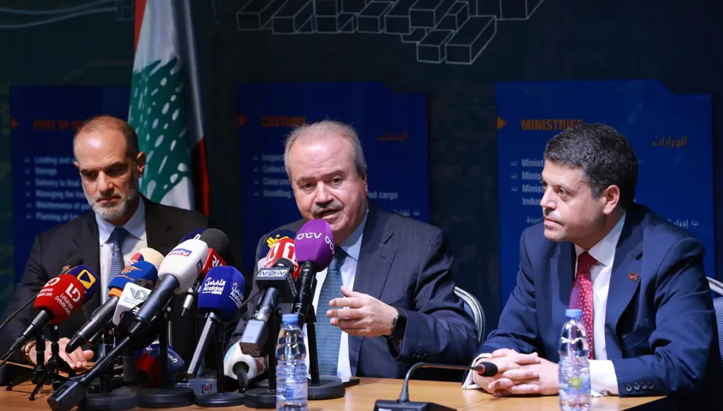 جولة وزارية في مرفأ بيروت للاطلاع على الماسحات الضوئية الجديدة (صور)