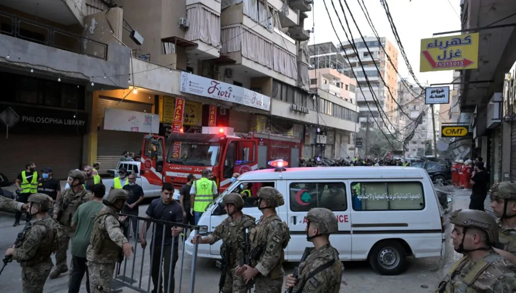 بعد الضربة الإسرائيلية "المتوقعة" للضاحية... إلى أي مدى يبقى الحزب منكفئاً عن الرد؟