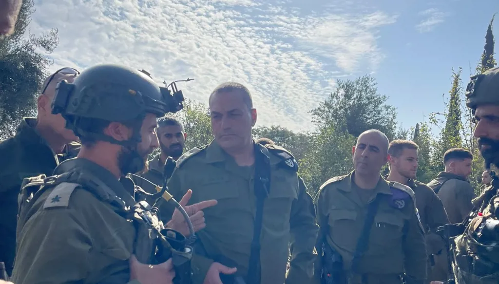 رئيس الأركان الإسرائيلي خلال  جولة على الحدود اللبنانية: التأهب في ذروته