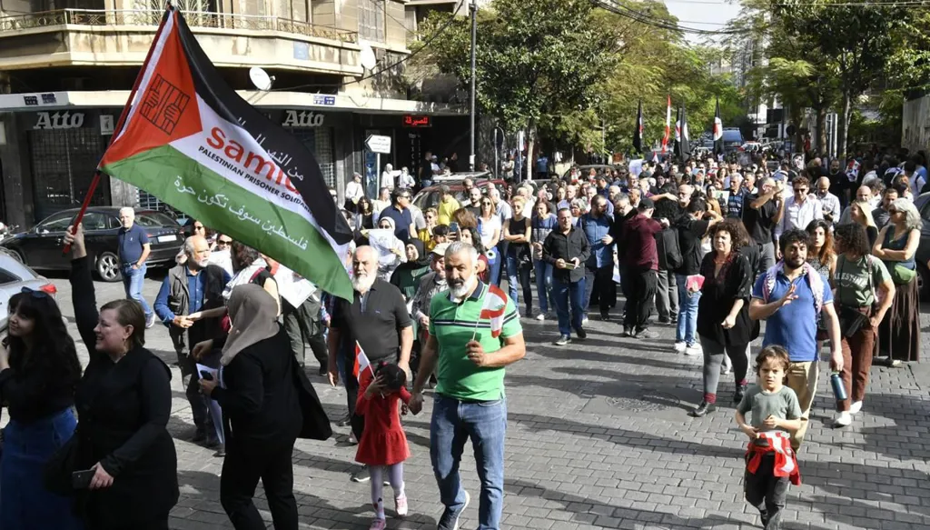 مسيرة في منطقة الحمرا استنكاراً "للاستباحة الإسرائيلية للأراضي اللبنانية"
