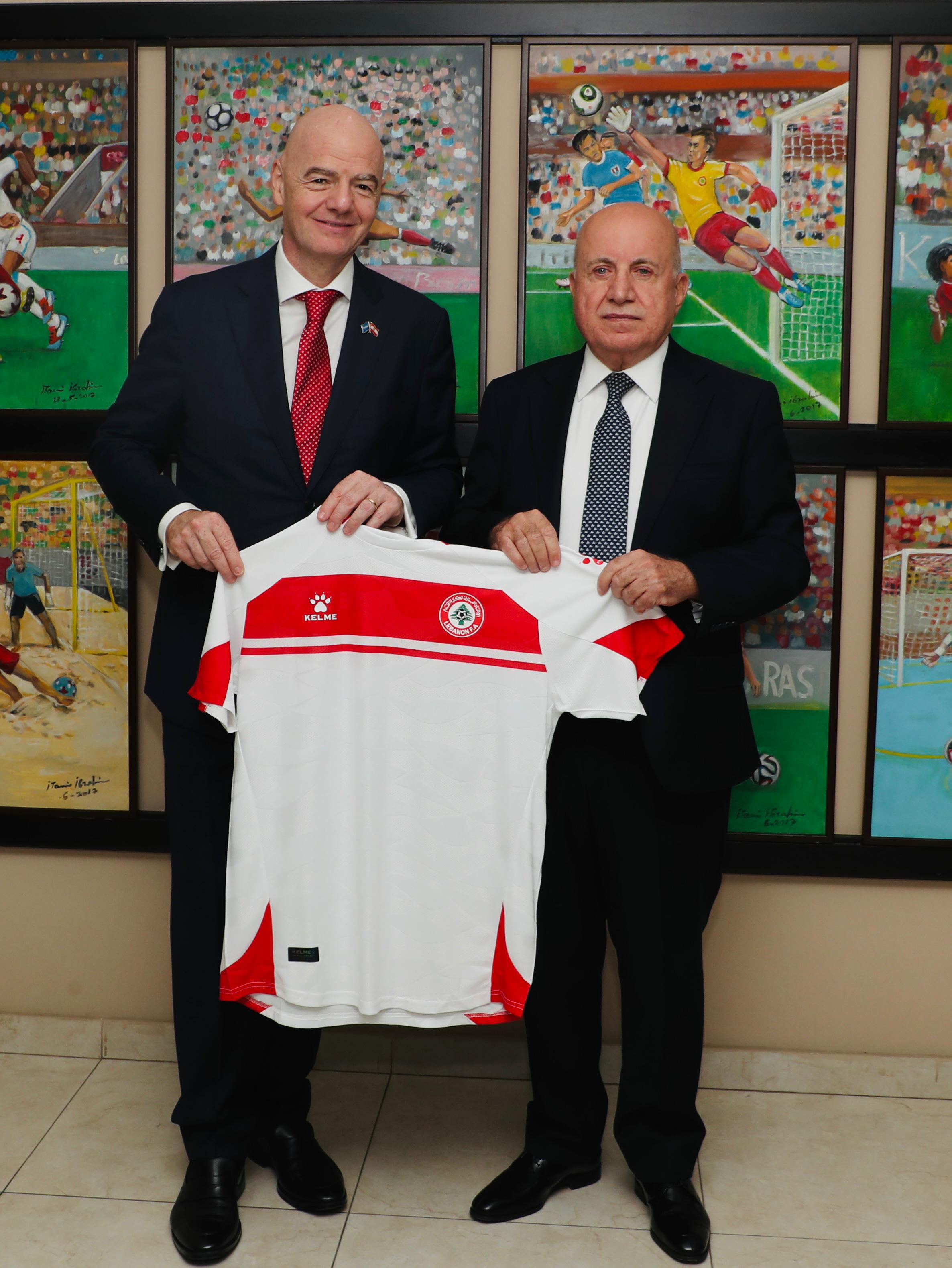 إنفانتينو وحيدر في مقر الاتحاد اللبناني لكرة القدم. (وكالات)