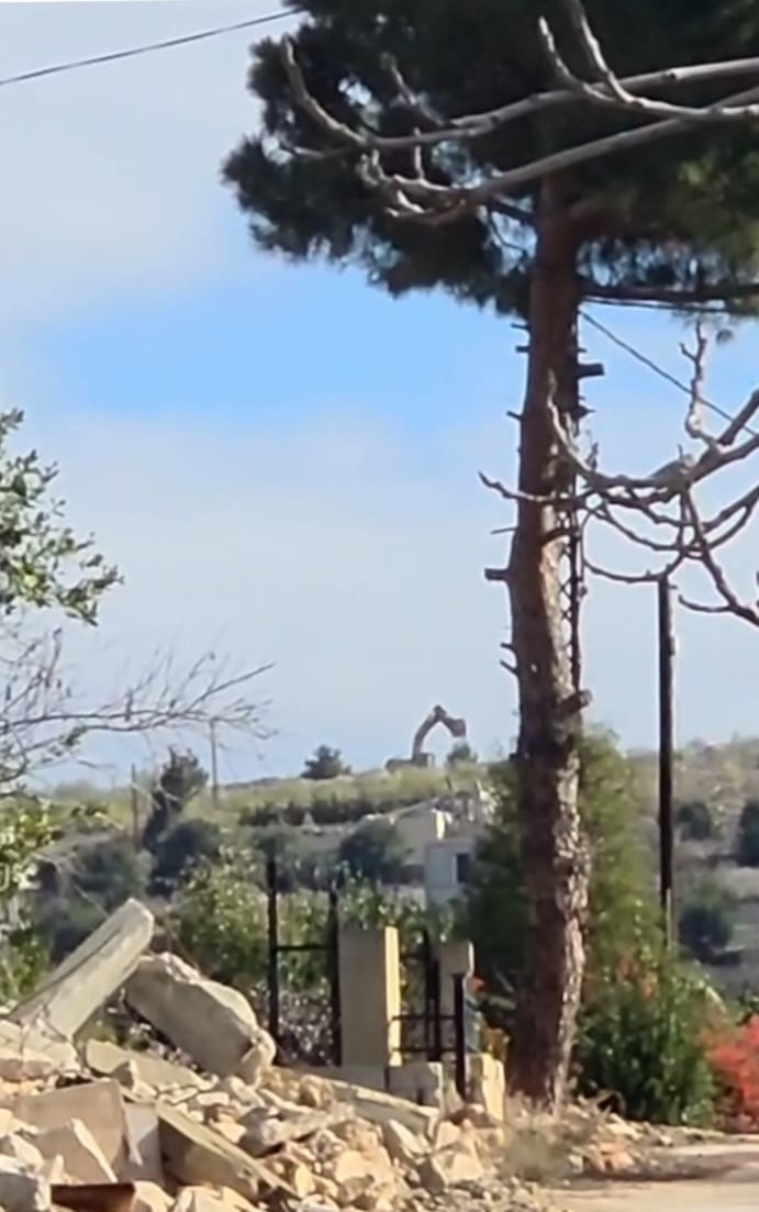 أعمال تجريف في محيط موقع الداووير.