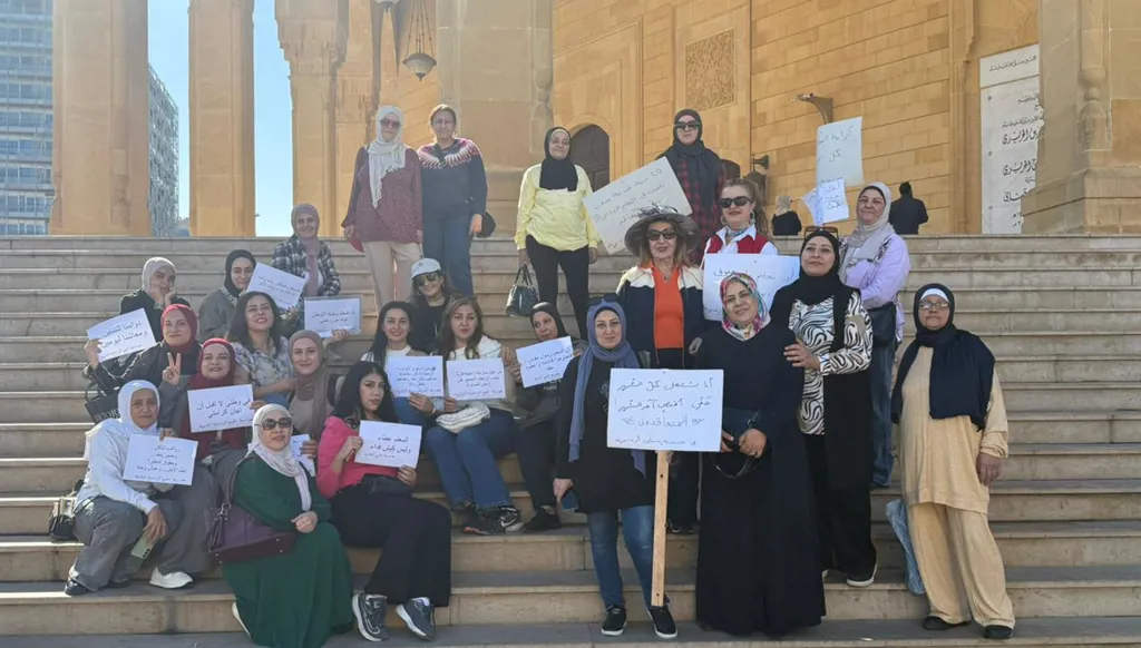 بالصور - احتجاج متعاقدات في بيروت تزامناً مع الإضراب العام في التعليم الرسمي