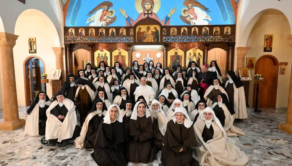 بالصور -  البابا لاوون الرابع عشر يزور راهبات الكرمل في حريصا