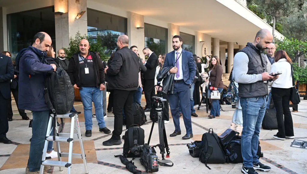 83 صحافياً يرافقون البابا من 15 بلداً في تغطية استثنائية... أبو كسم: الكلفة على المؤسسات والمركز الكاثوليكي يجهّز