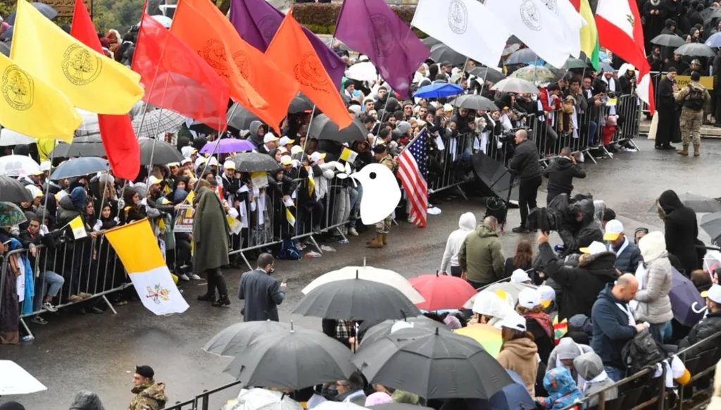 بالصور والفيديو - من عنايا إلى حريصا فساحة الشهداء… يومٌ روحي حاشد للبابا لاوون في لبنان