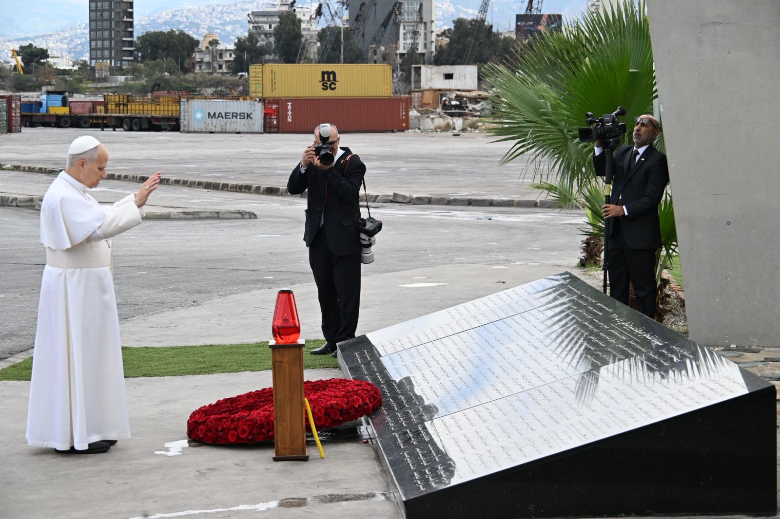 البابا في مرفأ بيروت. (حسام شبارو)