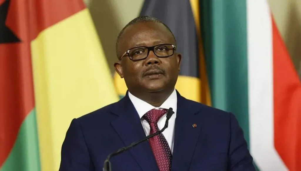 هل انقلب الرئيس أومارو سيسوكو إمبالو على نفسه؟!