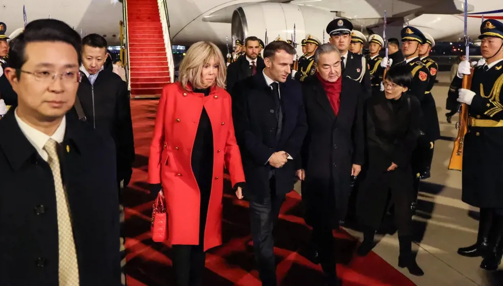 بدء اللقاء بين الرئيسين الصيني والفرنسي في بكين