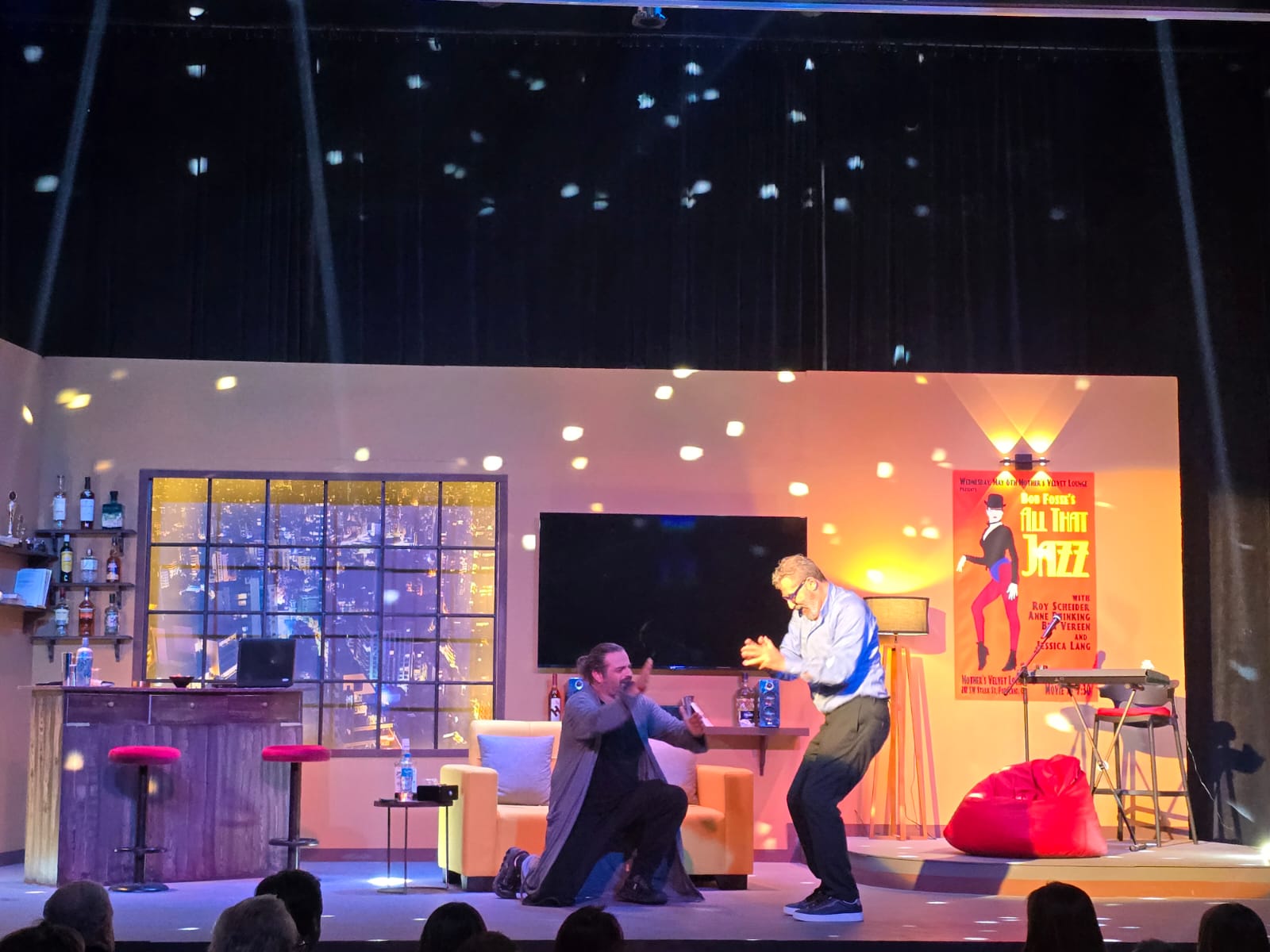 عمار شلق ويوسف الخال في مسرحية انتاج محلي (النهار)