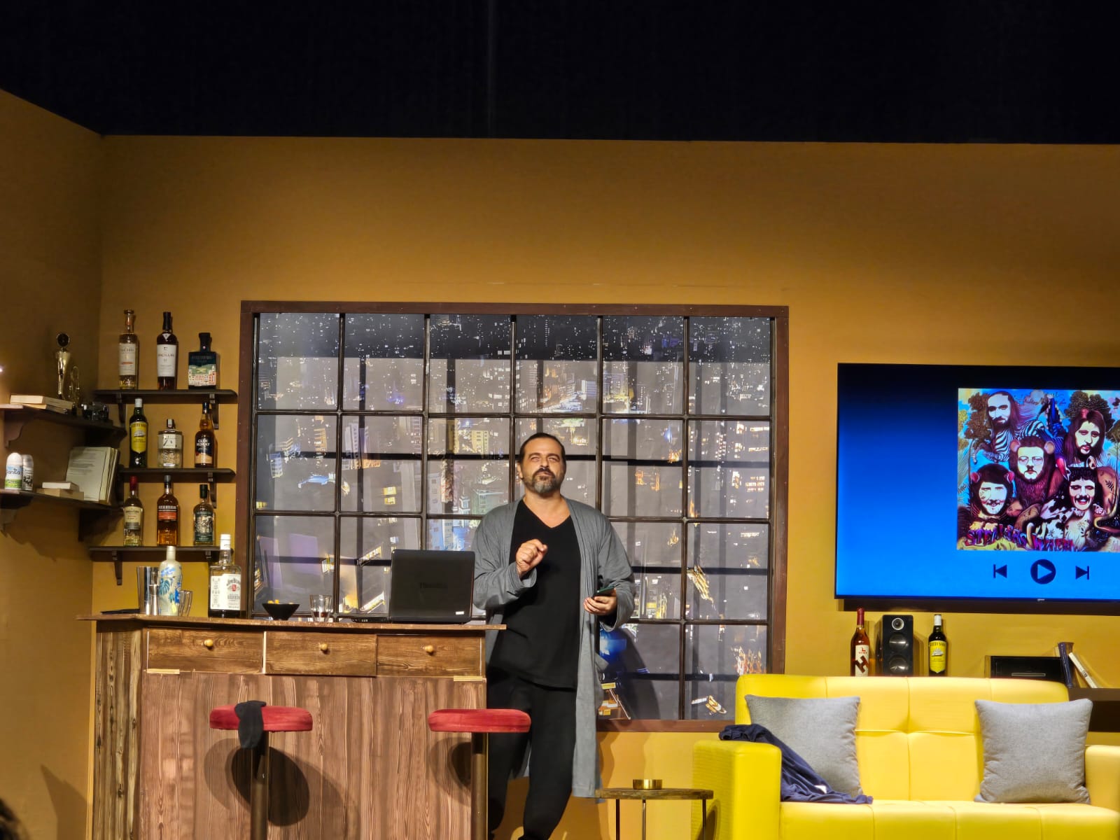 يوسف الخال في مسرحية انتاج محلي (النهار)