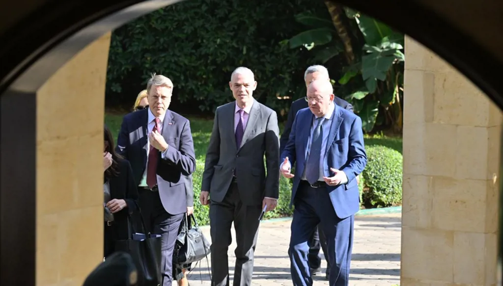 5 عند الخامسة: "حزب الله" يلوّح بـ "غرق السفينة بالجميع" ومخطط لـ"انتفاضتين" في سوريا