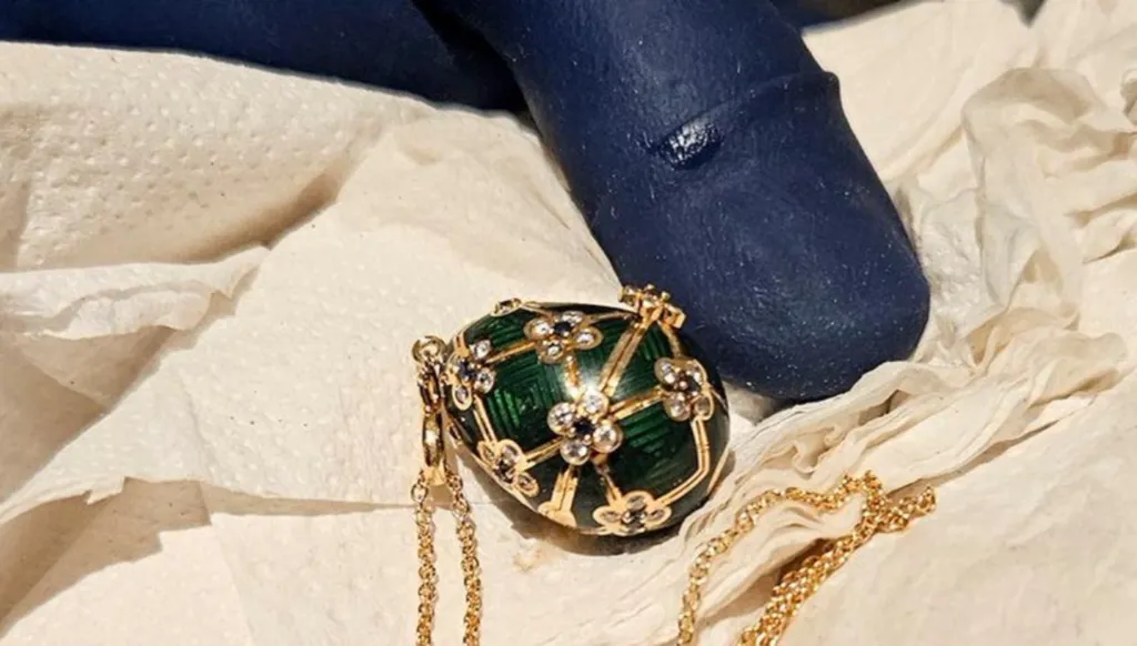 سرقها وابتلعها… الشرطة النيوزيلندية تستعيد "بيضة الـ20 ألف دولار"