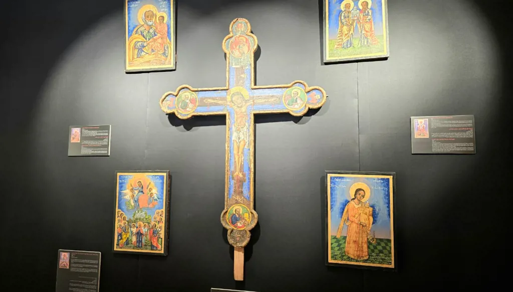 بالصور - افتتاح معرض الأيقونات البيزنطية والملكية في متحف قصر دبّانة في صيدا