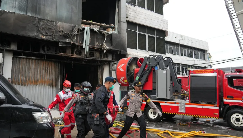 17 قتيلاً في حريق بمبنى في العاصمة الإندونيسية