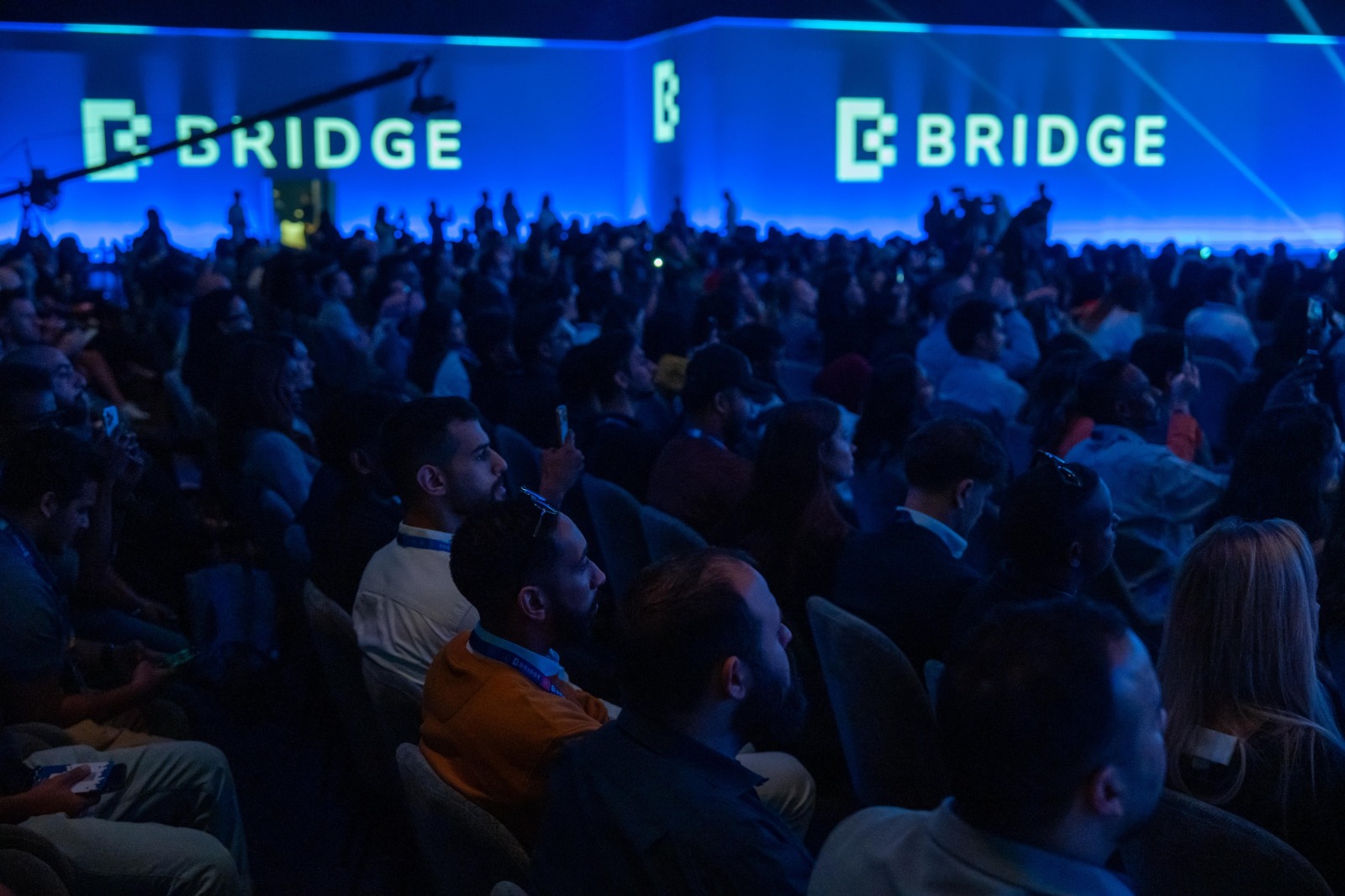 قمة بريدج. (وام)