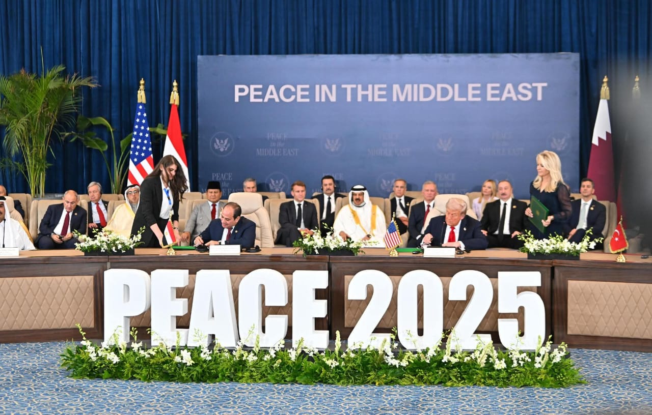 ترامب والسيسي يوقعان اتفاق غزة في قمة شرم الشيخ. (الرئاسة المصرية)