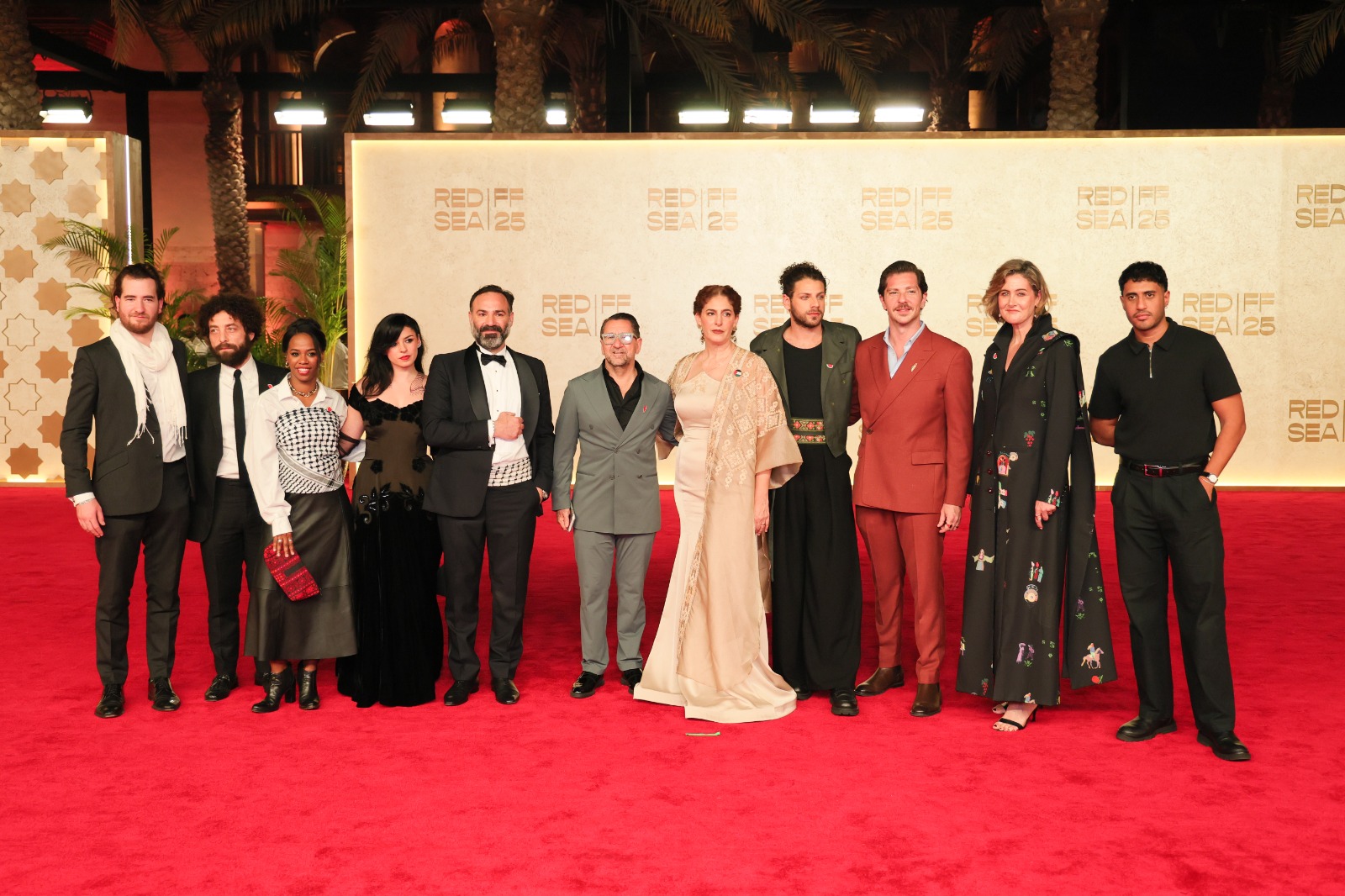 فريق العمل في العرض العربي الأول للفيلم.
