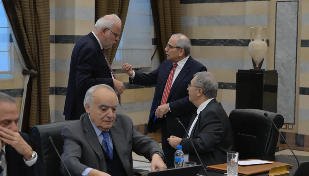 جلسة للحكومة اللبنانية الاثنين لبحث مشروع قانون الانتظام المالي واسترداد الودائع