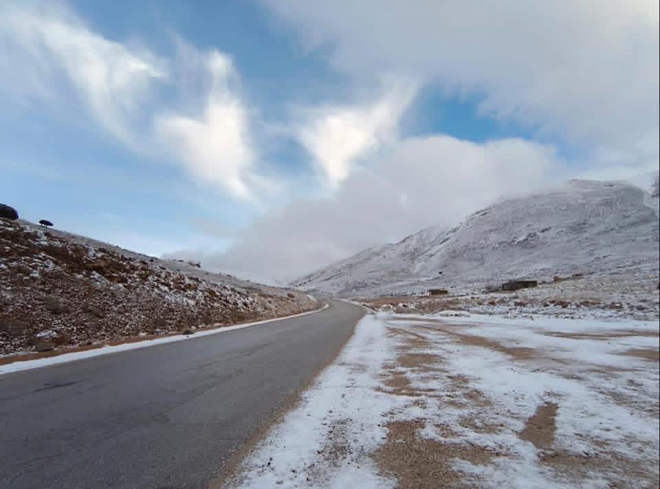 الثلوج على المرتفعات الشمالية (النهار).