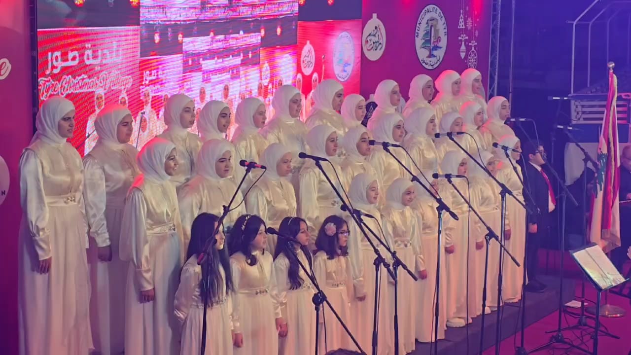 كورال مؤسسات الإمام الصدر شارك في افتتاح قرية صور الميلادية. (أحمد منتش)