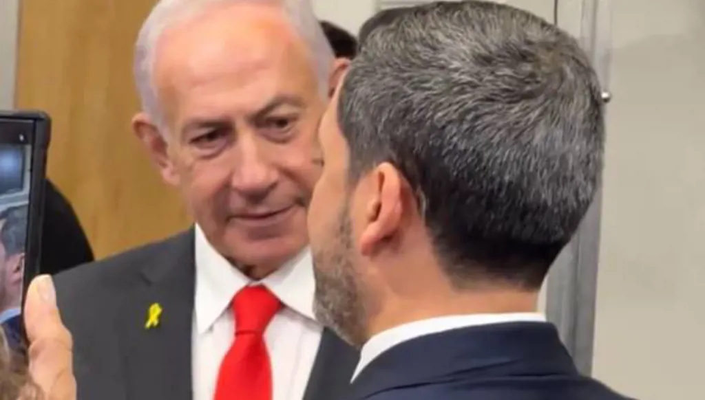 نتنياهو يُوبّخ القضاة... ويلتقي رئيس برلمان باراغواي في المحكمة (فيديو)