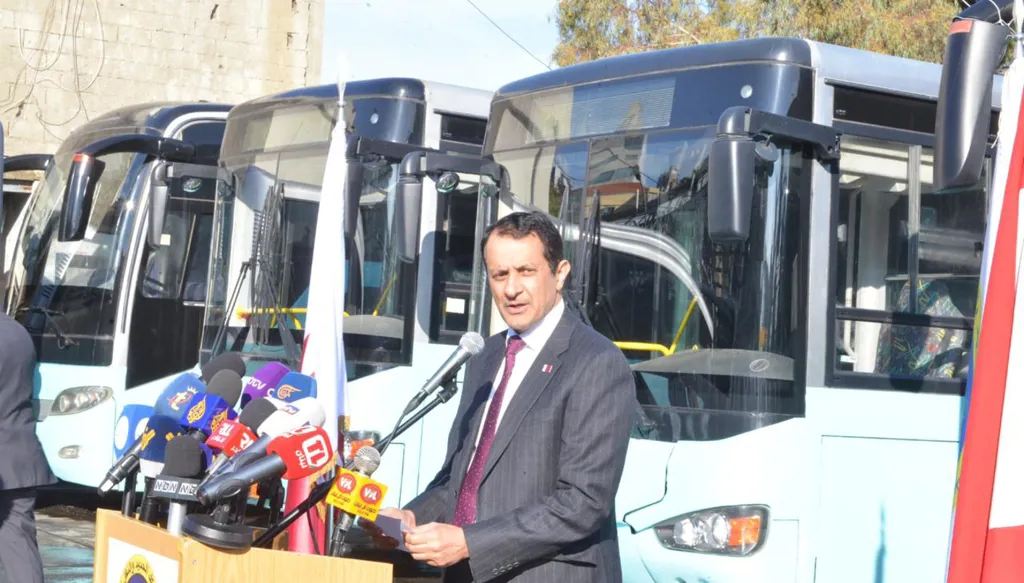 30 حافلة من قطر الى لبنان