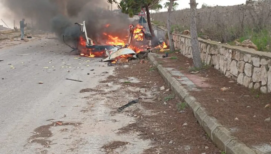 غارة من مسيّرة استهدفت سيارة على طريق عام بلدتي مركبا-عديسة في جنوب لبنان