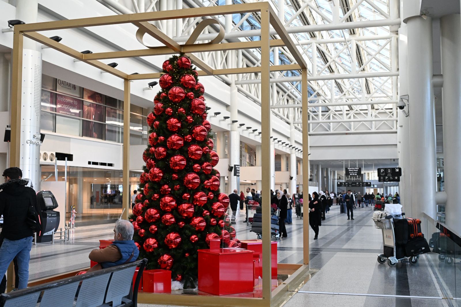 رسامني تفقد أعمال التأهيل في مطار رفيق الحريري الدولي (حسام شبارو).