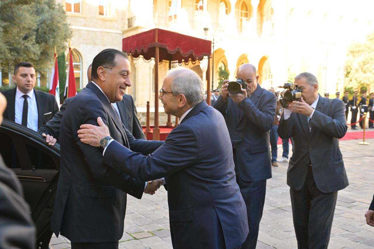 سلام يستقبل مدبولي في السرايا الحكومية (نبيل اسماعيل).