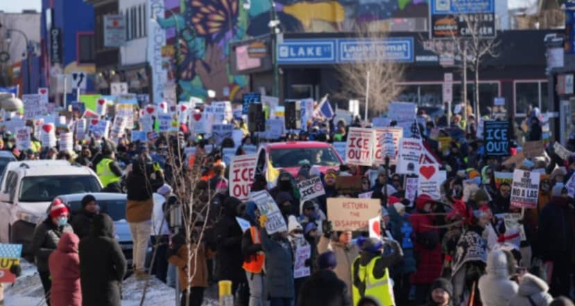 احتجاجات في مينيسوتا. (أ ف ب)